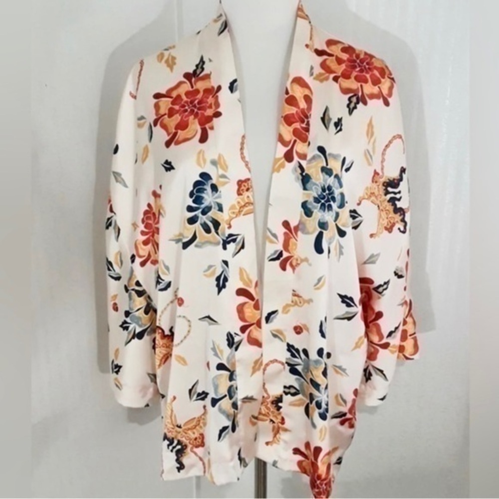 NWOT Violet + Claire kimono
SIZE LARGE
